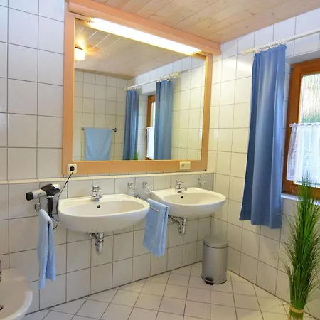 Lägenhet Geraeumige Ferienwohnung In Stocking In Waldnaehe